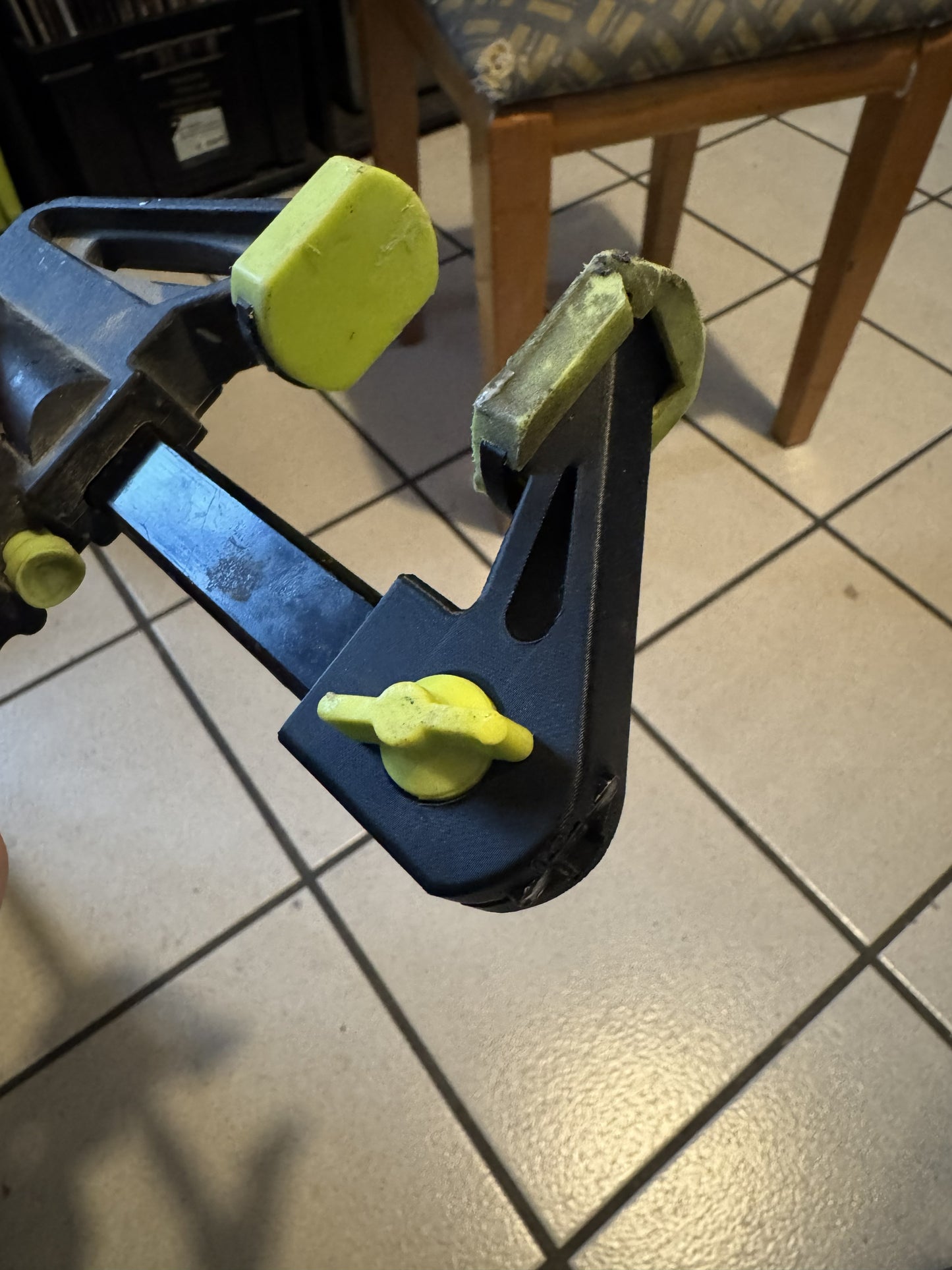 🔧 Patte de serre-joint – Réparation sur mesure