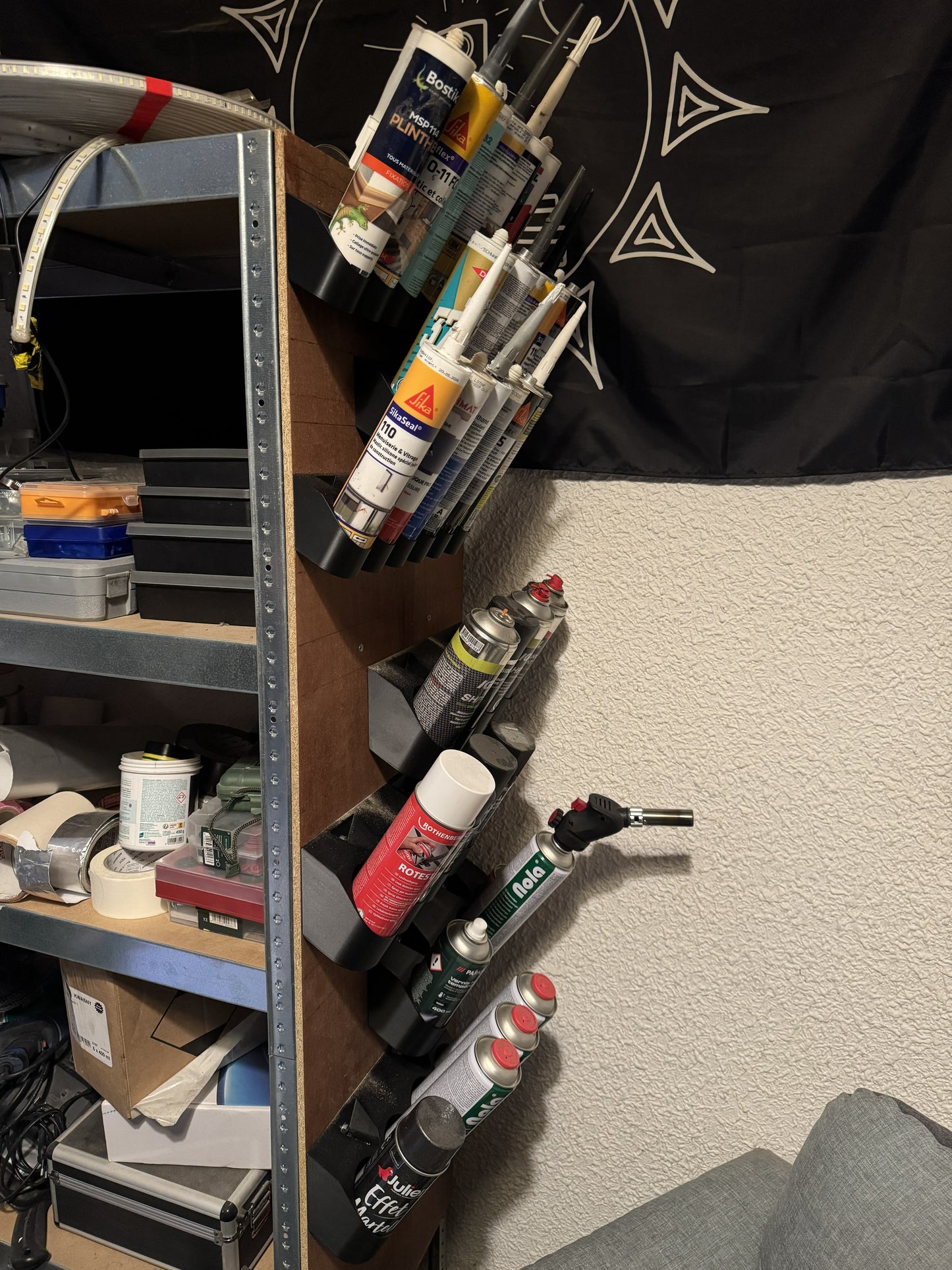 🧴 Rangements Aérosols & Cartouches – Support mural sur mesure