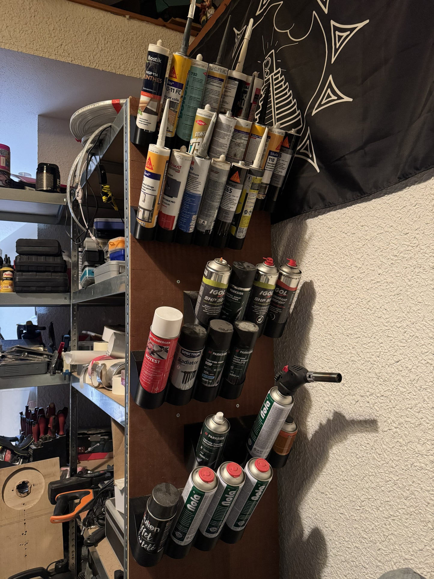 🧴 Rangements Aérosols & Cartouches – Support mural sur mesure